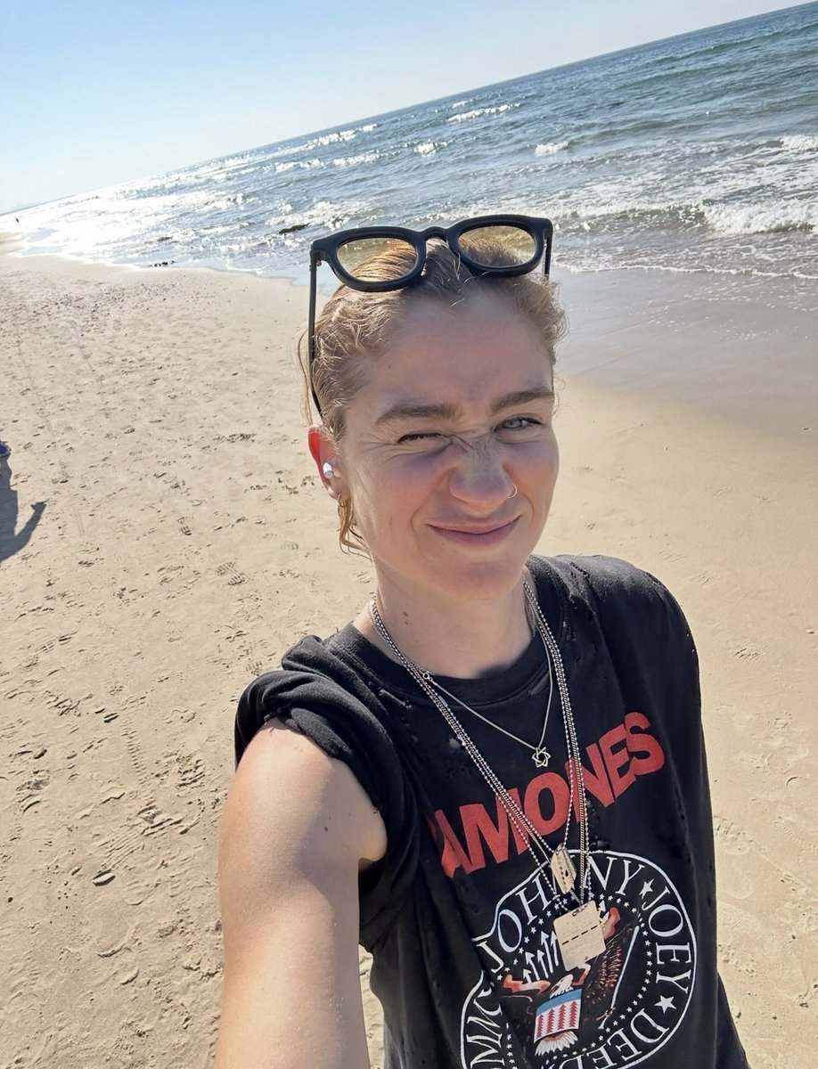 Eve Barlow tweet media