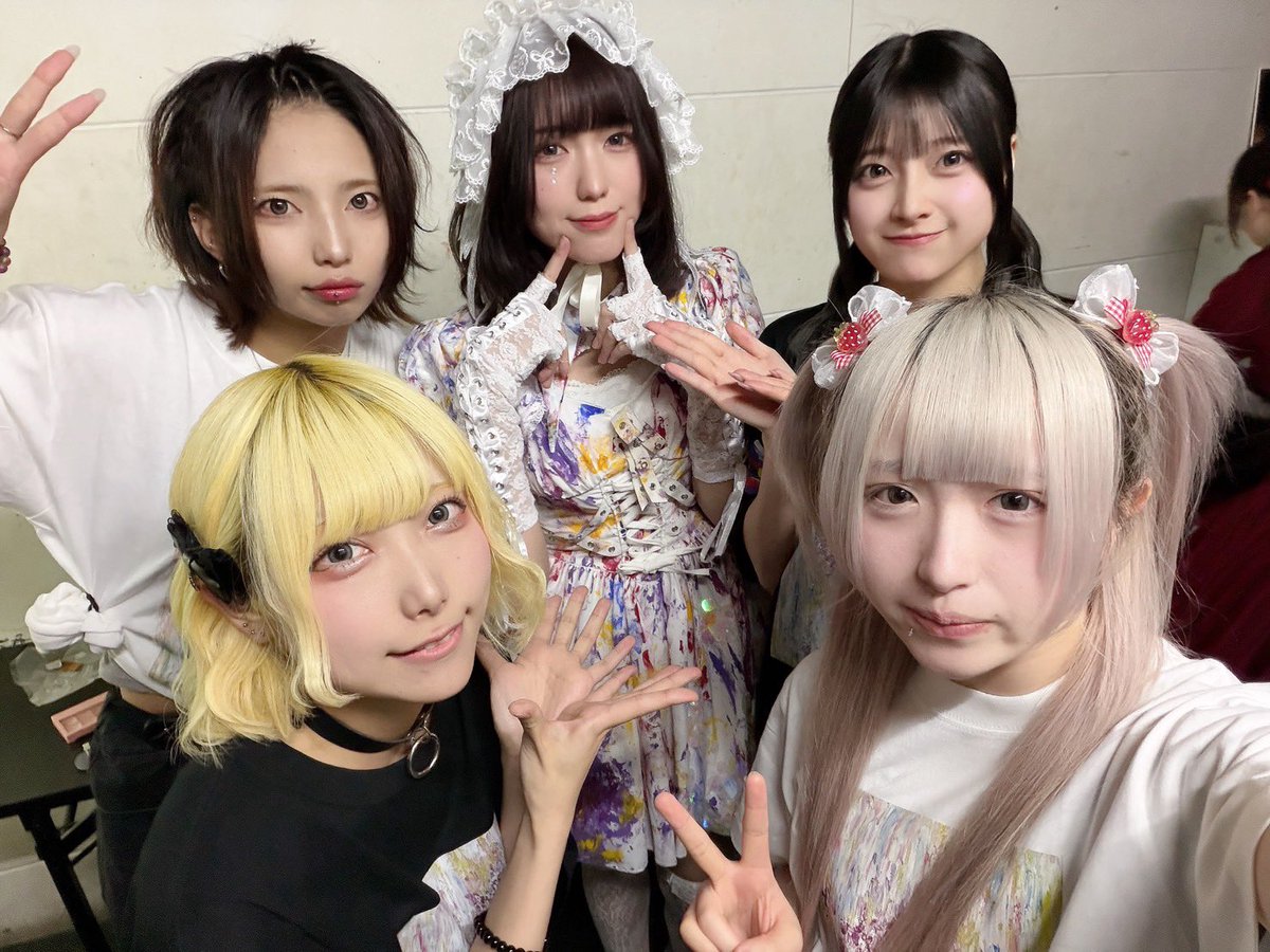 LOVExxBAD tweet media