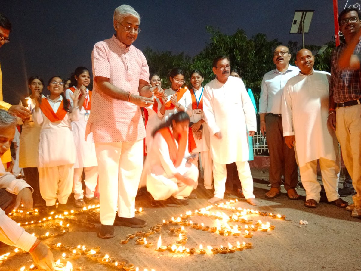 ICTMGCGV's tweet photo. भगवान श्रीराम के प्राकट्योत्सव एवं चित्रकूट गौरव दिवस के अवसर पर विश्वविद्यालय द्वारा दीप प्रज्वलन कार्यक्रम।
दिनांक 27 मार्च 2026 https://t.co/CHKQykU6oJ