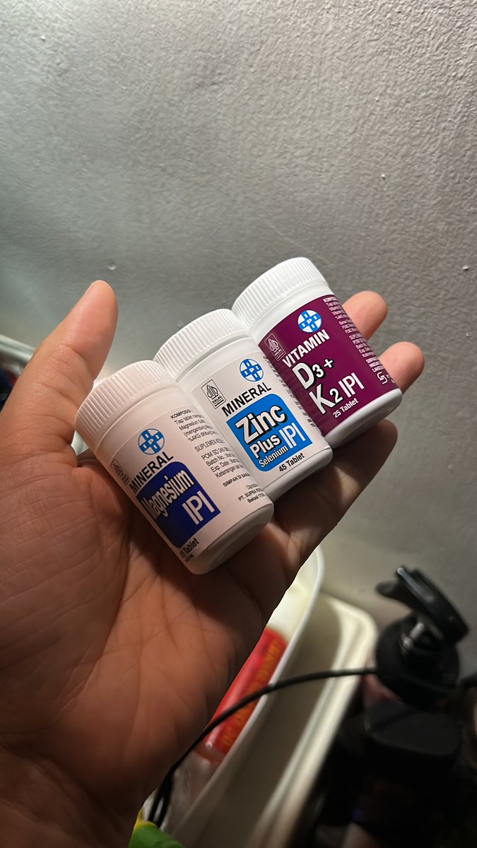 ununzikra's tweet photo. Udah lama ganti vit k IPI krn MURAH 😭 agak ketawa atm suami aku spending utk vit aku &amp; anak2 aja udh kek sebulan gaji aku 😭 ngalah lah aku ganti ipi aja + aku minum womens care &amp; healthy skin herbilogy jg. Klo ditanya knp aku kuat? Aku bnyk makan &amp; rutin minum vit 😭🙏🏻 https://t.co/1Mcz3coGs5