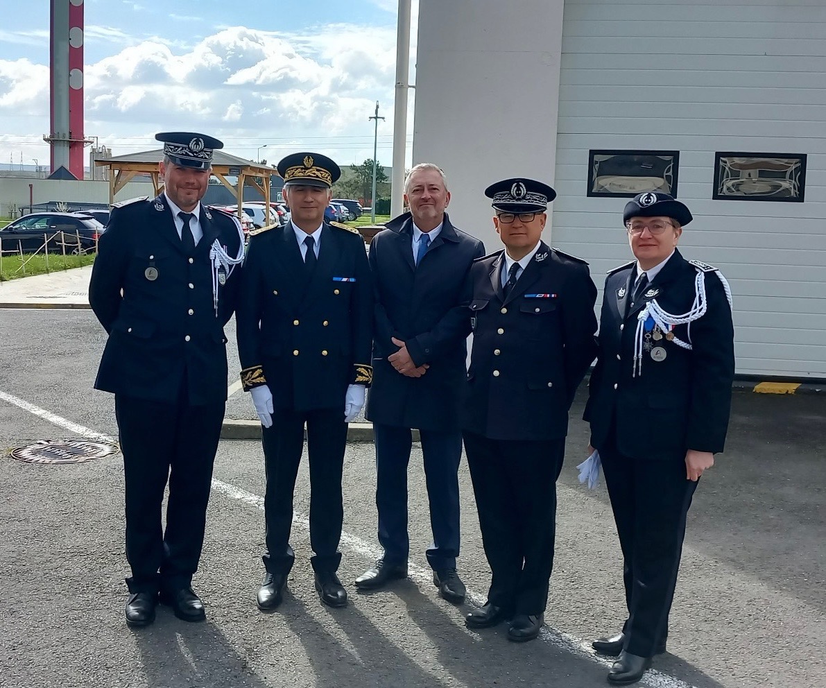 Image de Préfet de la Marne - #Cérémonie

👮Fayçal Douhane, sous-préfet de l’arrondissement de  Reims, a présidé la cérémonie de s