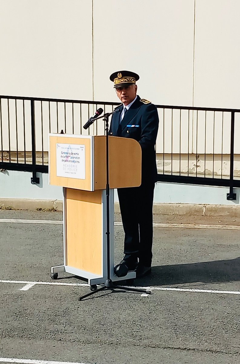 Prefet51's tweet photo. #Cérémonie

👮Fayçal Douhane, sous-préfet de l’arrondissement de  Reims, a présidé la cérémonie de sortie de la 155ᵉ promotion des policiers  adjoints à l’École nationale de police de Reims #ENP, en  présence du procureur de la République, du commissaire de  Reims, ainsi que de nombreux participants et des familles.

➡️Une étape essentielle dans le parcours des jeunes recrues, après une formation exigeante et intensive.

➡️Un engagement fort, au service de la République et de ses valeurs.

« Vous avez fait le choix de servir .. La devise de la police nationale  "Pour la patrie, ils veillent" est désormais la vôtre. » 🇫🇷