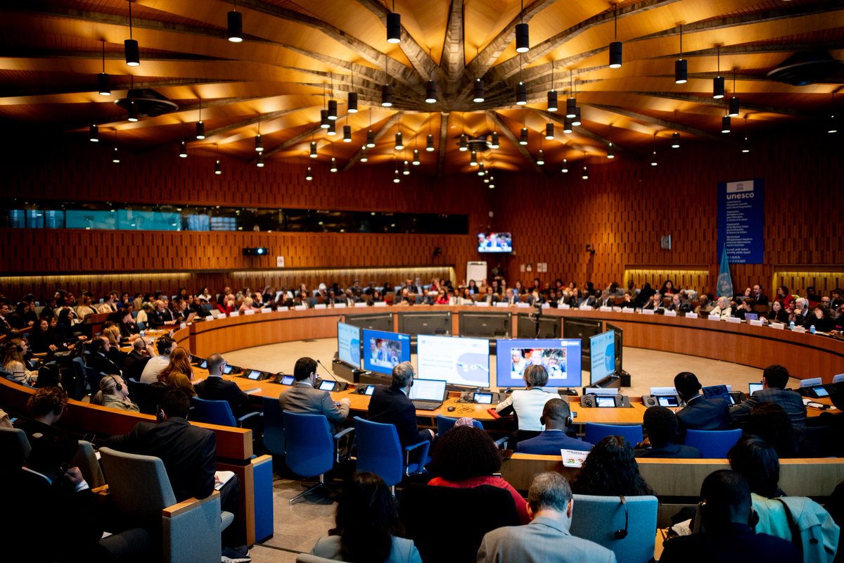MON_UKRAINE's tweet photo. For the first time, Ukraine joins the 12 countries serving on @UNESCO’s High-Level Steering Committee for #SDG4, helping shape the global #education agenda.

Learn more about the outcomes:
https://t.co/VTAShWyL56 https://t.co/A5zOh9KruA