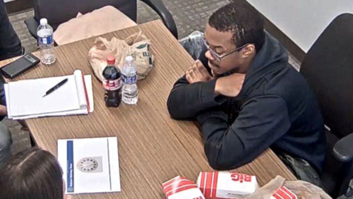 afronews's tweet image. A #Virginia man charged with planting pipe bombs near the #RNC and #DNC headquarters on Jan. 5, 2021 is asking a judge to dismiss his case, arguing he should be covered by the 47th president’s mass pardon of #Jan6 insurrectionists. afro.com/pipe-bomber-ap…