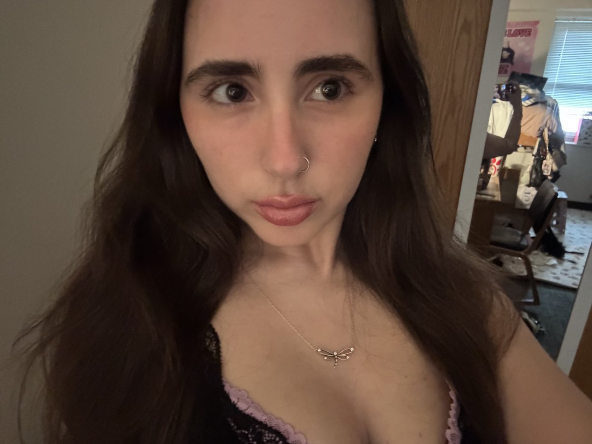 em⁷ is unique 𝜗𝜚 tweet media