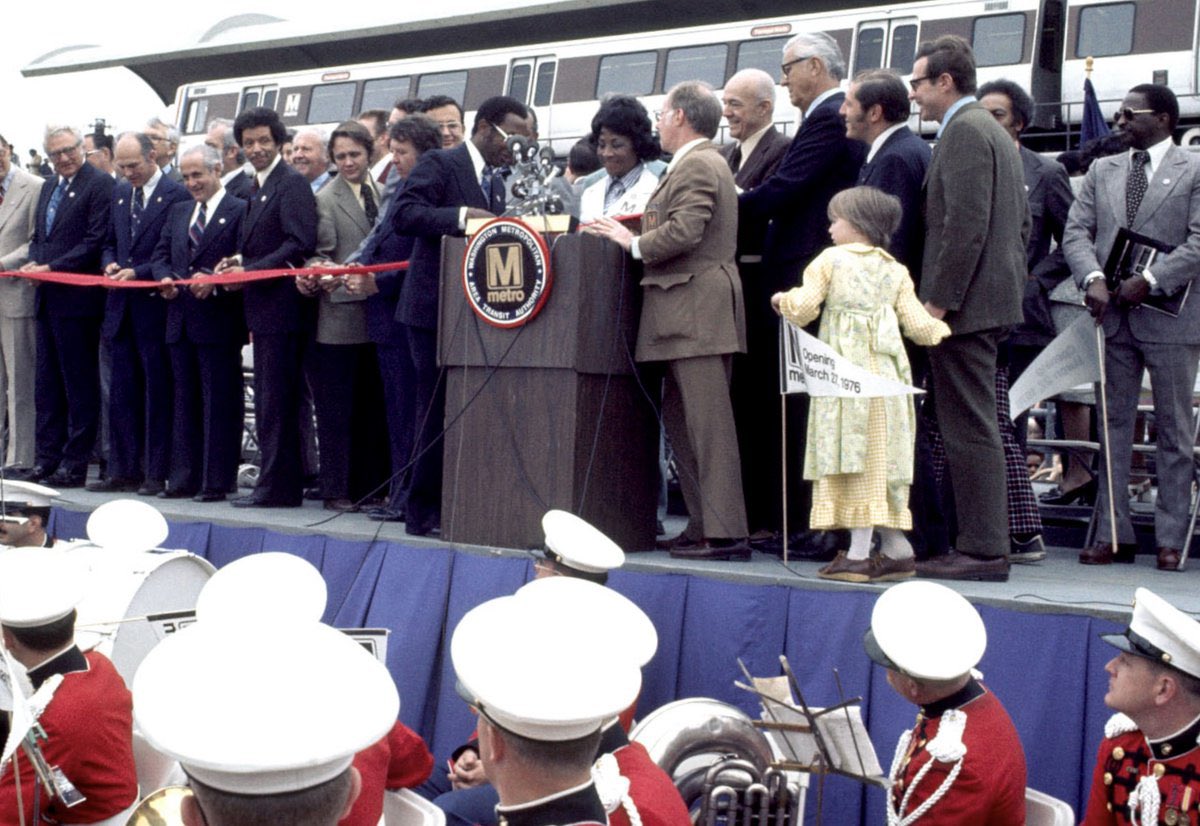 1976 Live tweet media