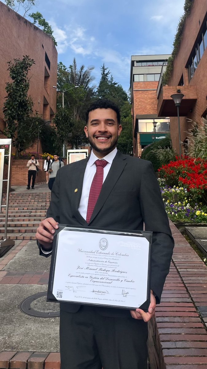 jose ☼ ⋆｡˚⋆ฺ 𖦹 IS SEEING ARIANA tweet media