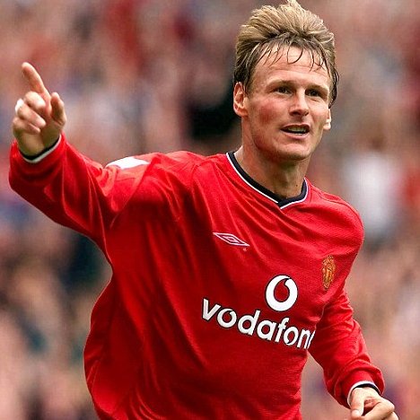 Man Utd Retro | Rever7z tweet media