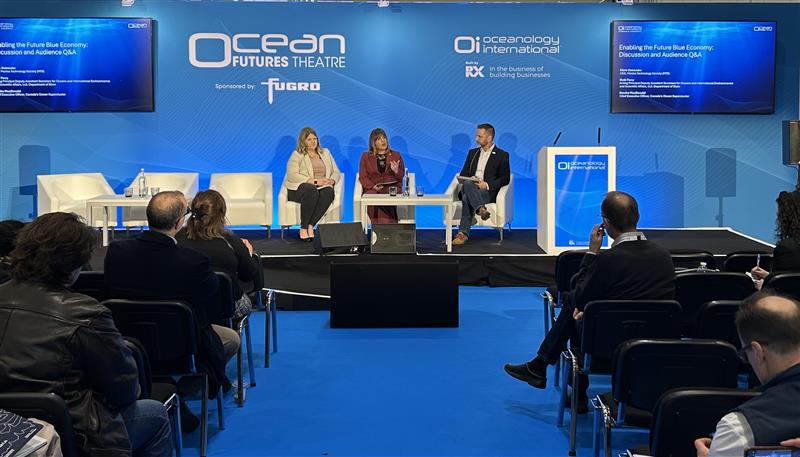 EconAtState's tweet image. At @OceanologyIntl, @StateDept DAS Ruth Perry underscored the U.S. vision for the #BlueEconomy, powered by commercial diplomacy and public-private partnerships. She engaged U.S. companies on maritime domain awareness, AI, and seabed mining to strengthen marine technology