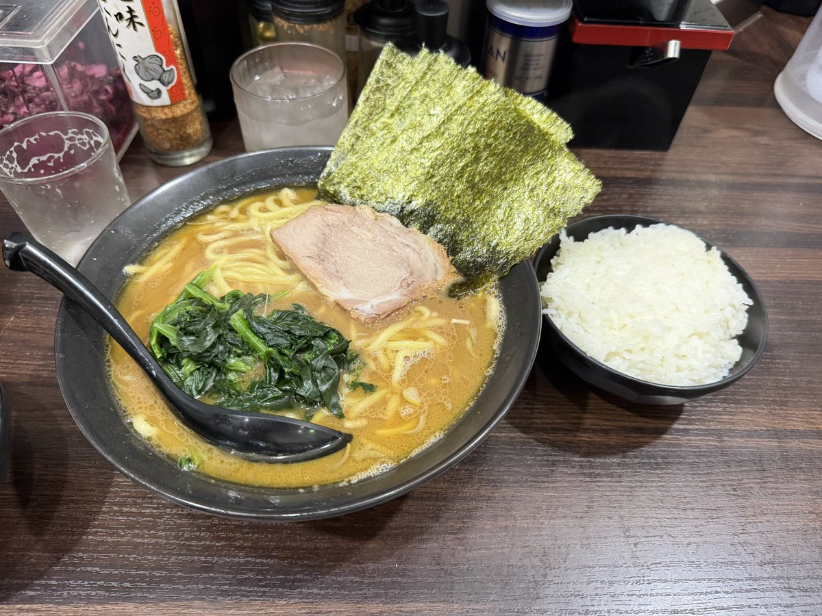 sweets_cat77's tweet photo. 家系うまあ 
 #家系 #ラーメン  #家家家 https://t.co/gnQdtLm50C