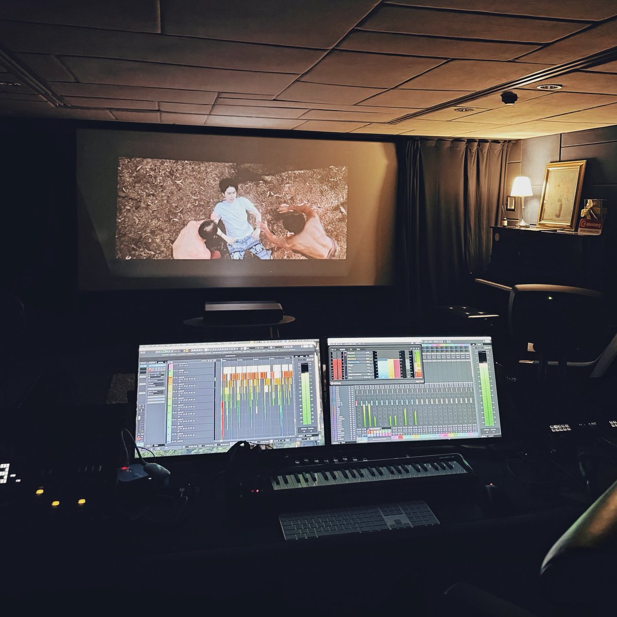 ผมและทีมงาน <a href="/BananaSoundTh/">Banana Sound Studio</a>  ได้รับหน้าที่ผสมเสียง Sound mix ฝากผลงานล่าสุดด้วยนะครับทีมงานทางด้านเสียงตั้งใจทำที่สุดๆ
LOVE UPON A TIME EP1
#ภพเธอEP1
#ภพเธอTheSeries
#LoveUponATimeSeries
#MandeeWork