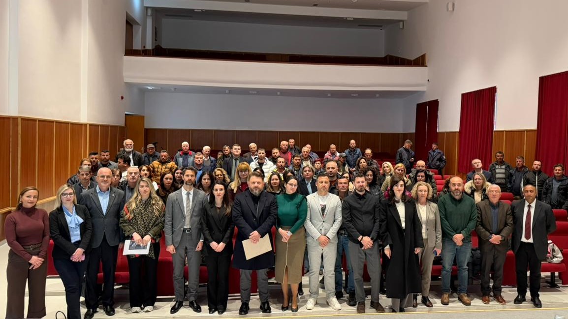 OSCEinAlbania's tweet image. After Kukës, Dropull hosted the second meeting on #NationalMinority #SelfIdentification, dialogue and inclusion. Organized by @PuneteBrendshme with National Minorities Committee, supported by @EUinAlbania, @COE_Tirana &amp;amp; @OSCEinAlbania. Next stop: Korça.