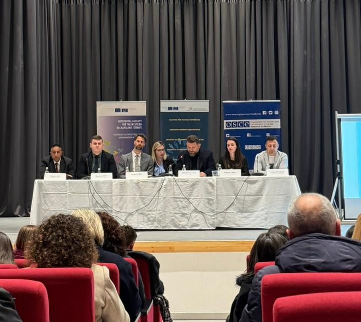 OSCEinAlbania's tweet image. After Kukës, Dropull hosted the second meeting on #NationalMinority #SelfIdentification, dialogue and inclusion. Organized by @PuneteBrendshme with National Minorities Committee, supported by @EUinAlbania, @COE_Tirana &amp;amp; @OSCEinAlbania. Next stop: Korça.