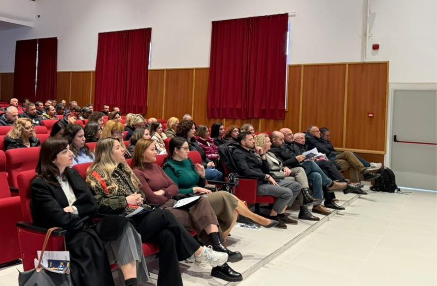 OSCEinAlbania's tweet image. After Kukës, Dropull hosted the second meeting on #NationalMinority #SelfIdentification, dialogue and inclusion. Organized by @PuneteBrendshme with National Minorities Committee, supported by @EUinAlbania, @COE_Tirana &amp;amp; @OSCEinAlbania. Next stop: Korça.