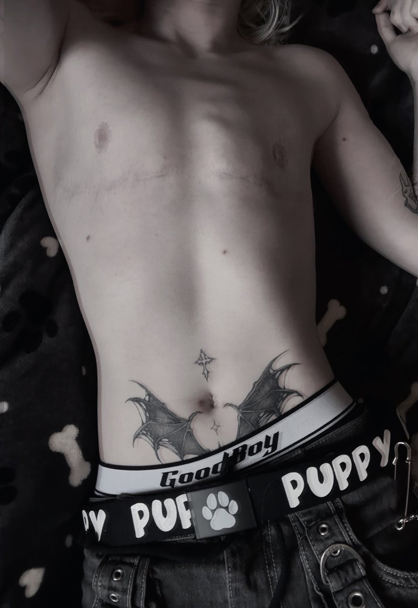 sp1tmutt's tweet photo. not the usual porn post 🙂‍↕️..(sorry LOL)
but it’s been a year today since i had top surgery !! and i think that’s cool >:3 

also new puppy belt !! goes so hard 😼 

→ back to regular degenerate posting soon !!

⛧ tboy • puppyboy • dogboy • emoboy • trans • ftm ⛧ https://t.co/pJvglZ8iGQ
