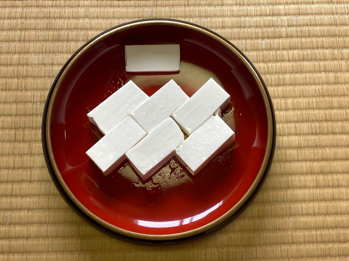 愛知県は岡崎にある旭軒元直の和菓子、「阿わ雪」をいただきました❄❄

卵白を固めた、ツルっとした見た目と、ふわふわさふさふの食感、なめらかな甘みが新鮮です🥚（Y.K.）

#春から東大 #東大オリ2026