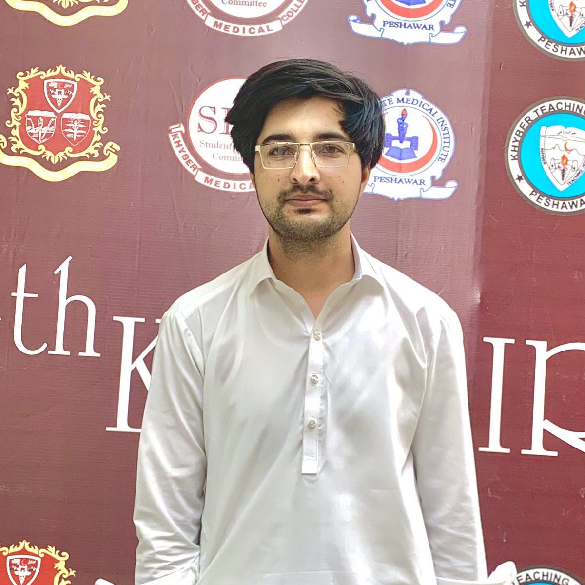 Naeem10089's tweet photo. Alhamdulillah ....
I started with a dream, and today I’m living it.....officially a doctor. 🎓 https://t.co/KhnHaR0AWa