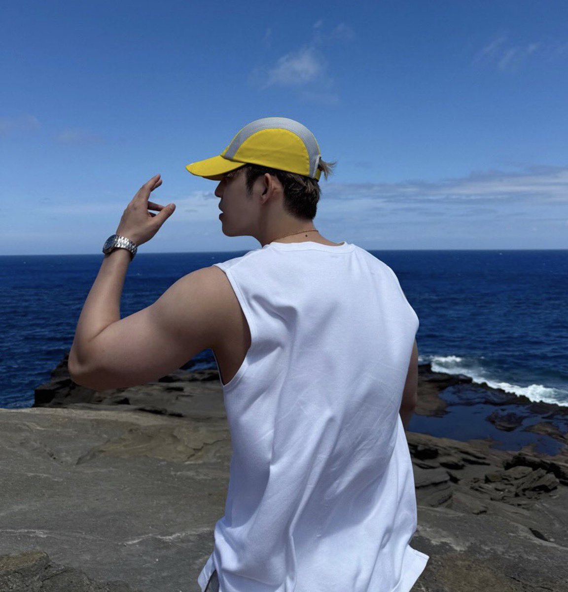 𝐜𝐚 tweet media