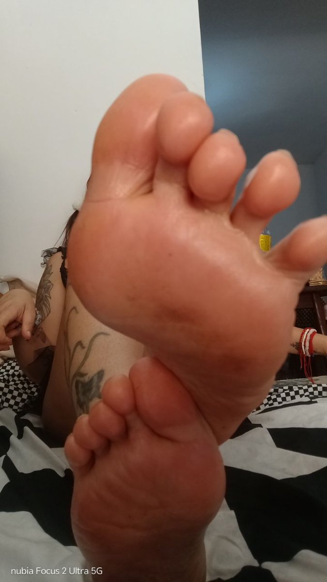 Ladylilyy25's tweet photo. This is what rules your world. Kneel down and admire it. https://t.co/DdeBH88Gnr