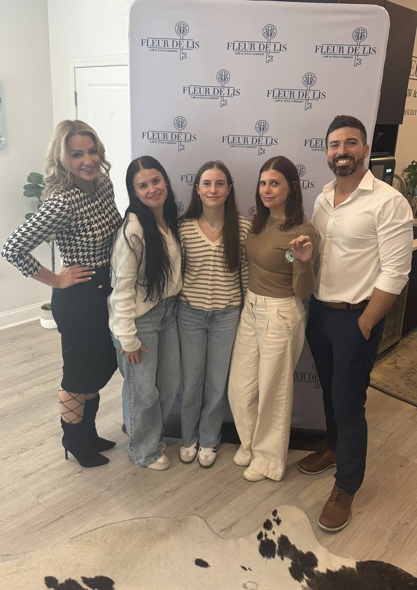 Keys in hand, dreams in motion! 🔑 Congratulations on your new home. Standard Mortgage Corporation is proud to be part of your story. Here’s to fresh starts and happy memories!

#Homeownership #WelcomeHome #LocalMortgageExperts #UnlockingDreams