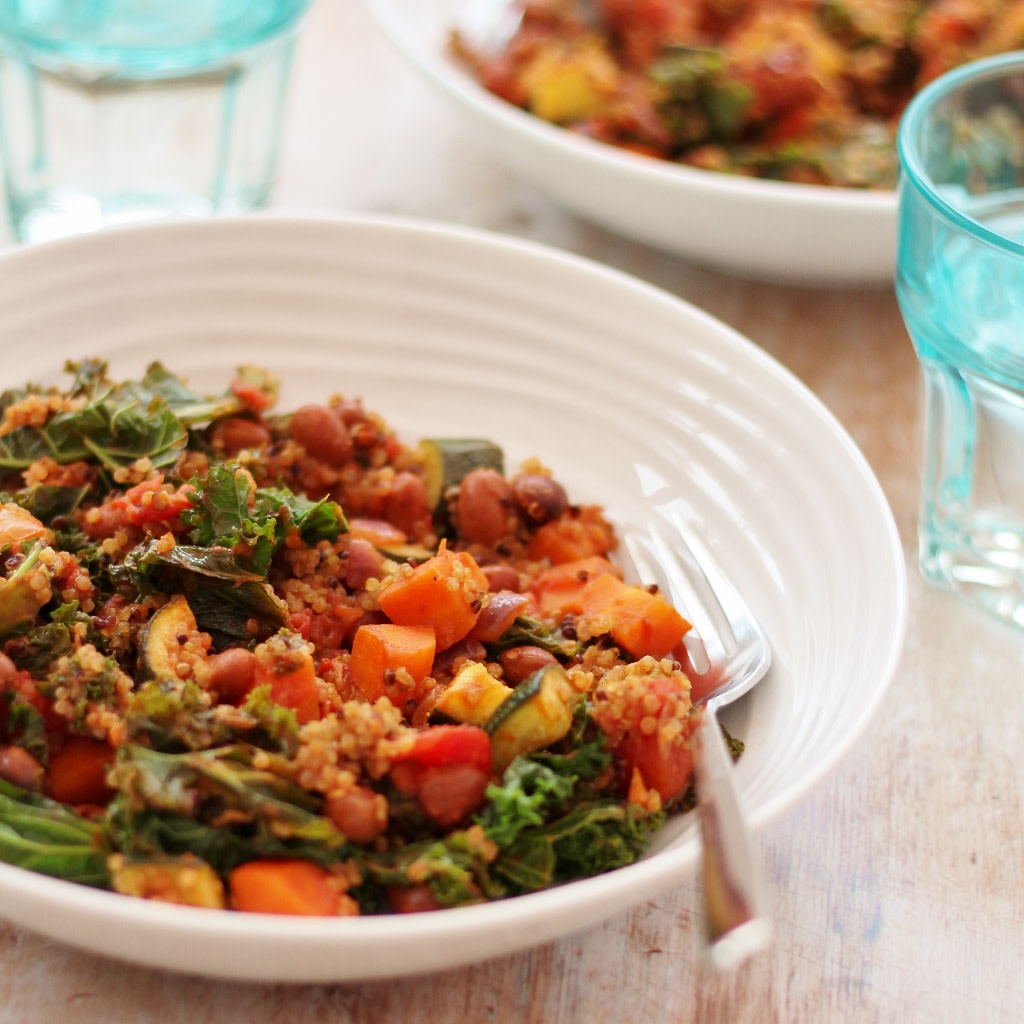 easypeasyfoodie's tweet image. This quick and easy one pot Quinoa, Kale and Borlotti Bean Stew ticks so many boxes – it’s gluten free, dairy free, vegan, full of goodness, comforting and above all to... bit.ly/2qqxEDb

#quinoa #kale #glutenfree #dairyfree #vegan #vegetarian #healthyfood #15minutemeals
