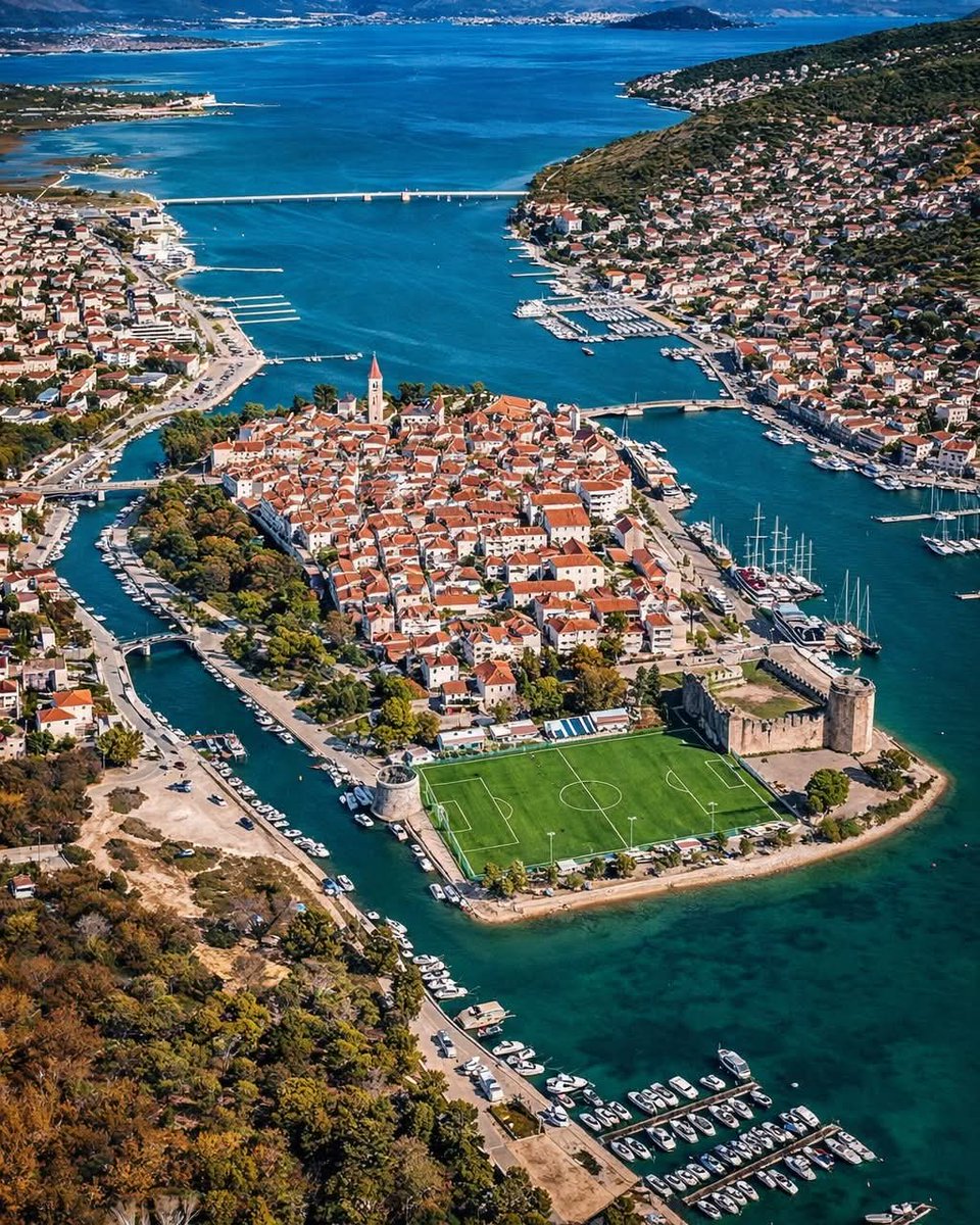 Travel Guide tweet media