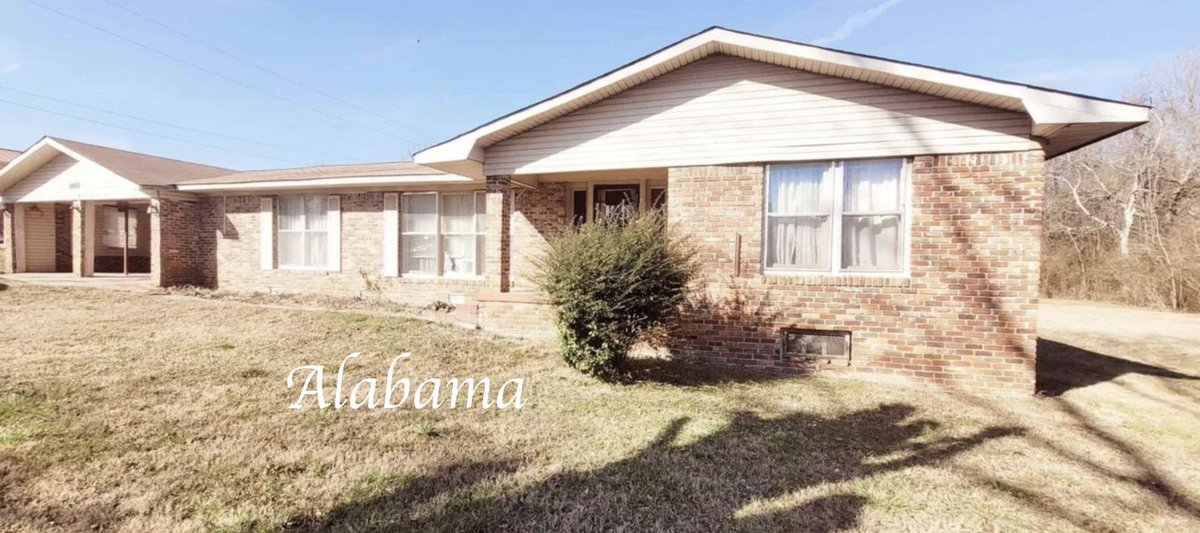 oldhouseunder50's tweet image. $59,900. This #Alabama brick #ranch offers 3 (or easily 4) bedrooms, 1.5 baths, and a generous backyard with plenty of potential.   oldhousesunder50k.com/1973-three-bed…