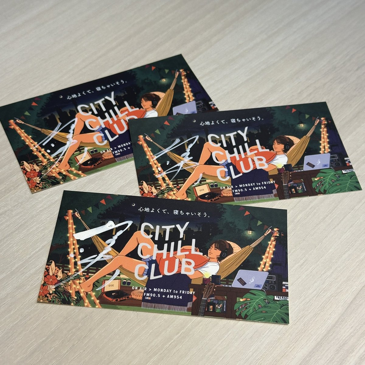 CITY_CHILL_CLUB's tweet photo. 【プレゼント】
坂本冬美さんのサイン入り番組ステッカーを抽選で3名様にプレゼント！

応募方法は
@CITY_CHILL_CLUB
 をフォロー
+
このポストをいいね&amp;リポスト
+
下記応募フォームより情報入力
https://t.co/4YbIX6yepv

で完了！

〆切 4/6
@Fuyumi_staff https://t.co/7RQ1o7nFMc