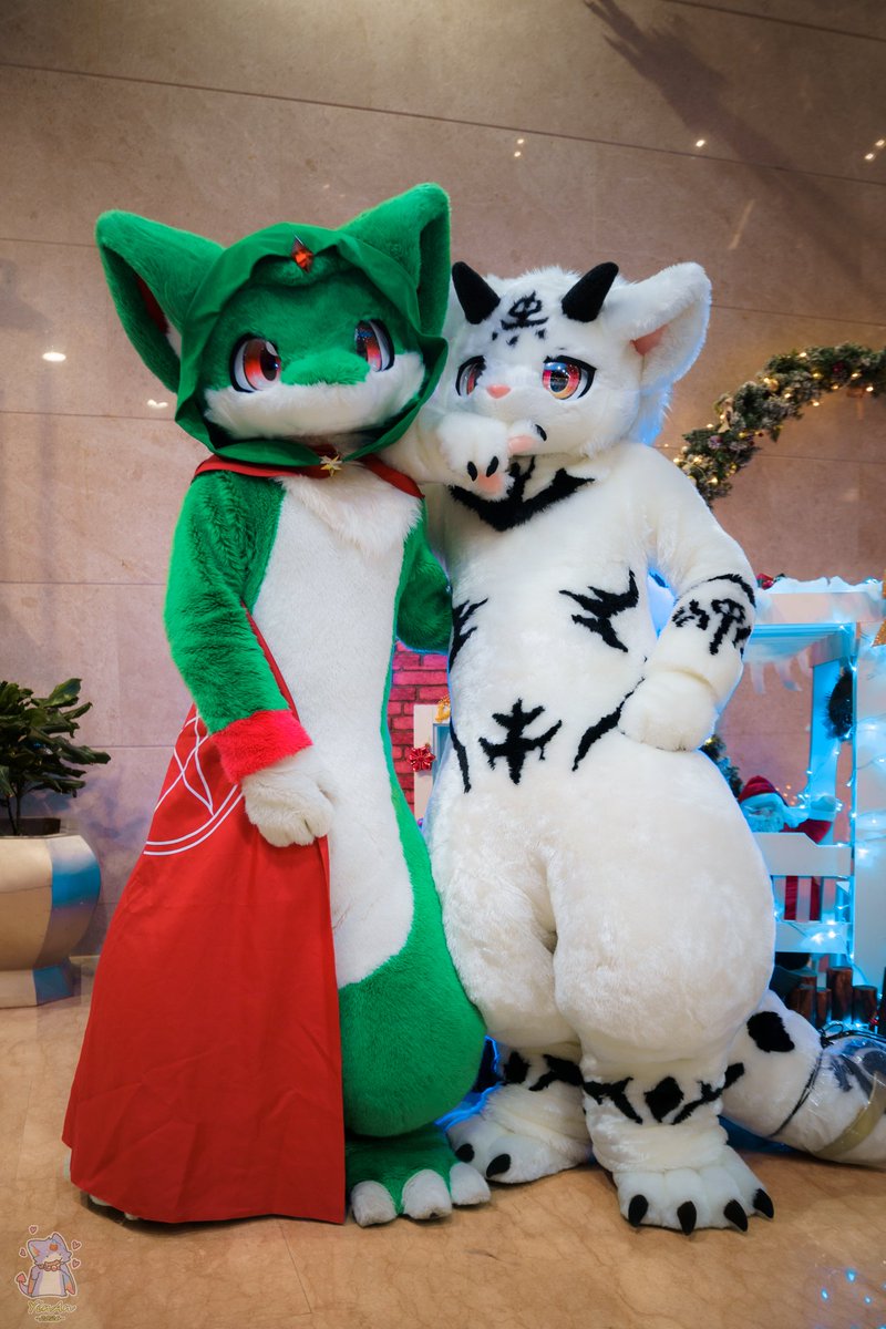 ItzHeyBye's tweet photo. 和冗长的合照捏

📸：乘灵
#fursuitfriday #fursuit #furry #wff #wff2025 #冬兽聚 #冬兽聚2025 https://t.co/wJ2jKPKny5