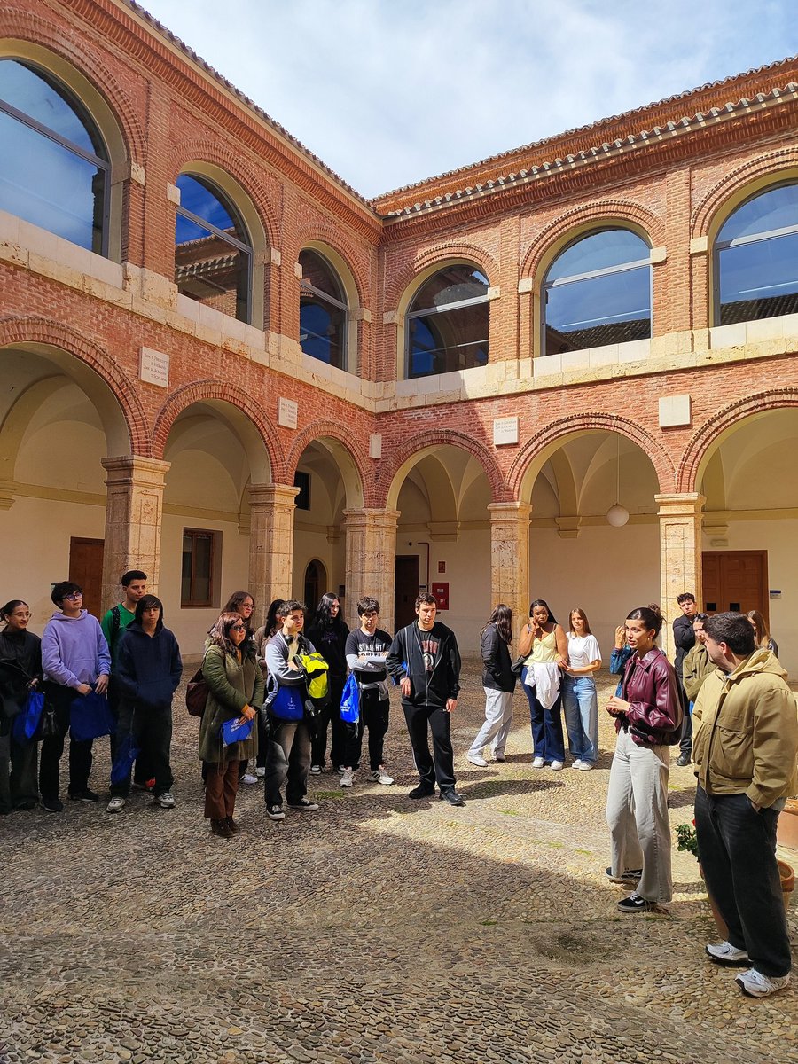Facultad C. Económicas, Empresariales y Turismo tweet media