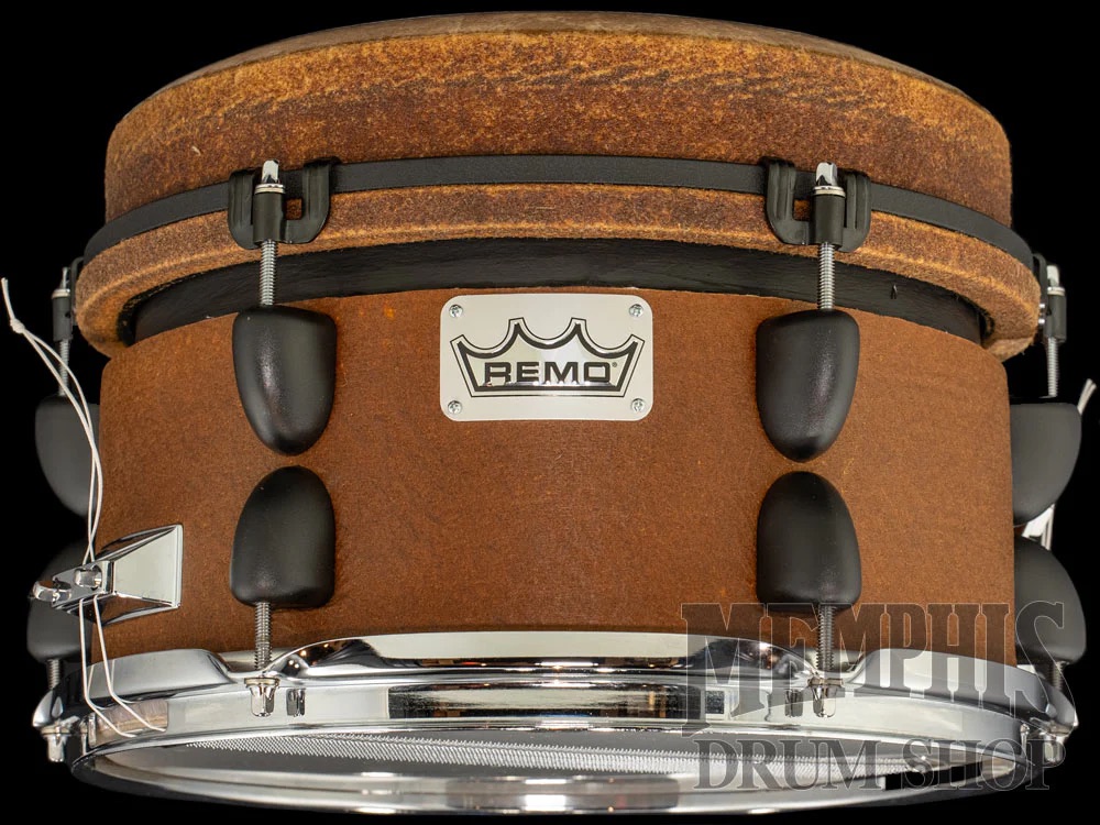 memphisdrumshop's tweet image. The @remopercussion 9x12 Mondo Snare Drum ($399.95) is constructed with an Acousticon shell and Mondo Skyndeep drumhead and features Remo’s Mondo rimless tuning system. Available NOW at memphisdrumshop.com

🥁 Christopher Bounds II

#drums #drumshop #remo #snaredrum