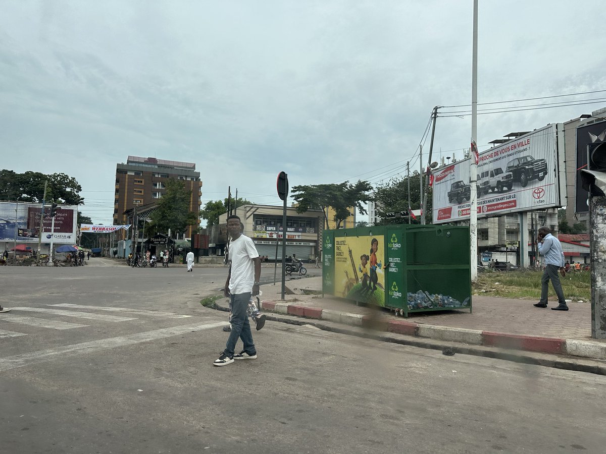 PMPUNI's tweet photo. Après mon bref séjour à Kinshasa, je constate que les autorités communales  ne jouent pas leur rôle pour éradiquer l’insalubrité, l’insécurité et pousser le développement communautaire. Pensez au renouvèlement d’acteurs. @fatshi13 @AugustinKabuyaT @daniel_bumba_01 @shabani_lukoo https://t.co/ojSs1nAVsP