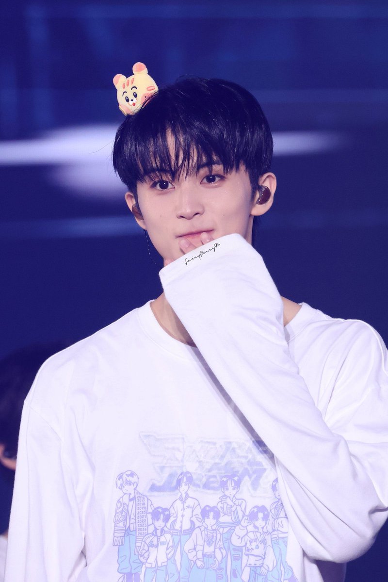 ᴿᴱᴹ tweet media