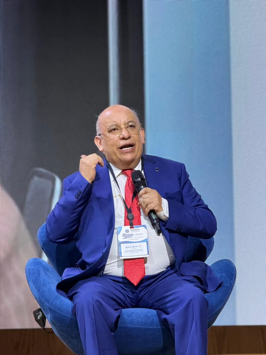 Con actores de la educación superior, en <a href="/Ascolfacol/">ASCOLFA</a>, muestro cómo debemos replantear nuestras apuestas, con mirada de futuro y no de pasado y con nuevos modelos y paradigmas, que no solo acumulen conocimiento sino, más importante aún, que lo gestione
