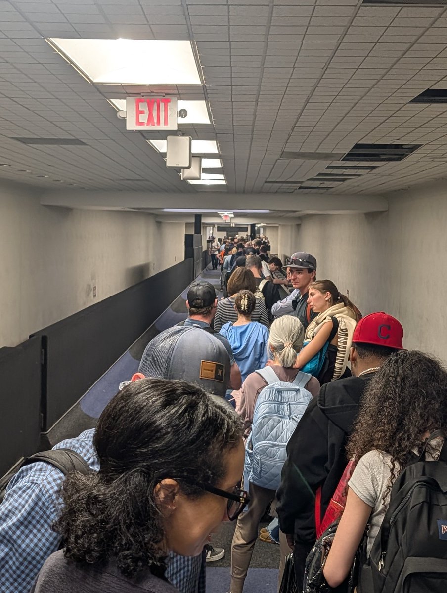 JayinMilwaukee's tweet image. Dear Congress and President, get your shit together please.

Love,
Air passengers

#TSA
@AirportsHouston