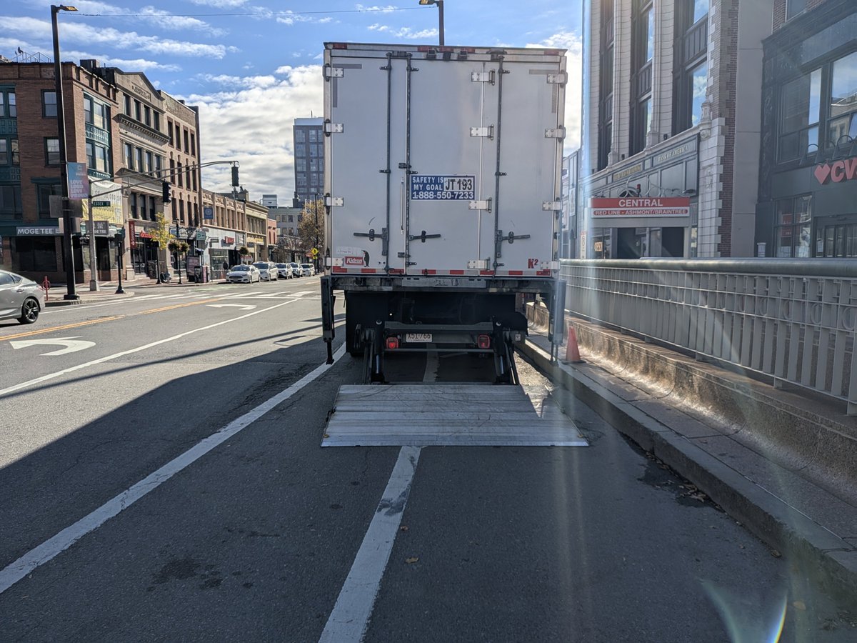 BostonBikeBlockers.bsky.social tweet media