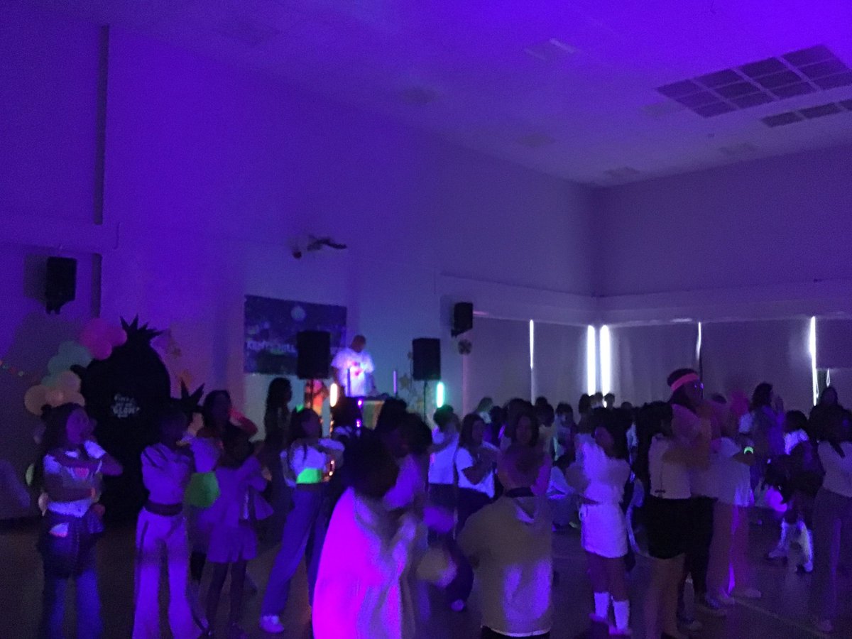 KHPschool's tweet photo. Children at the primary enjoyed another fantastic disco run by Friends of KHP, our PTA. The UV disco was a hit with the children, who were still excitedly talking about it the next day, and they loved the return of our resident DJ! https://t.co/bgClUnh5Mk