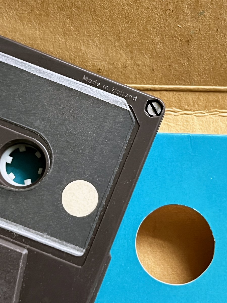 One of the most coveted acquisitions in my collection is the very first #Philips EL-1903 cassette released in 1963! A unique item!
.
#tapesfans #vintageaudio #cassetteculture #cassettetape #compactcassette #cassettecollection #audiotape #audiocassette