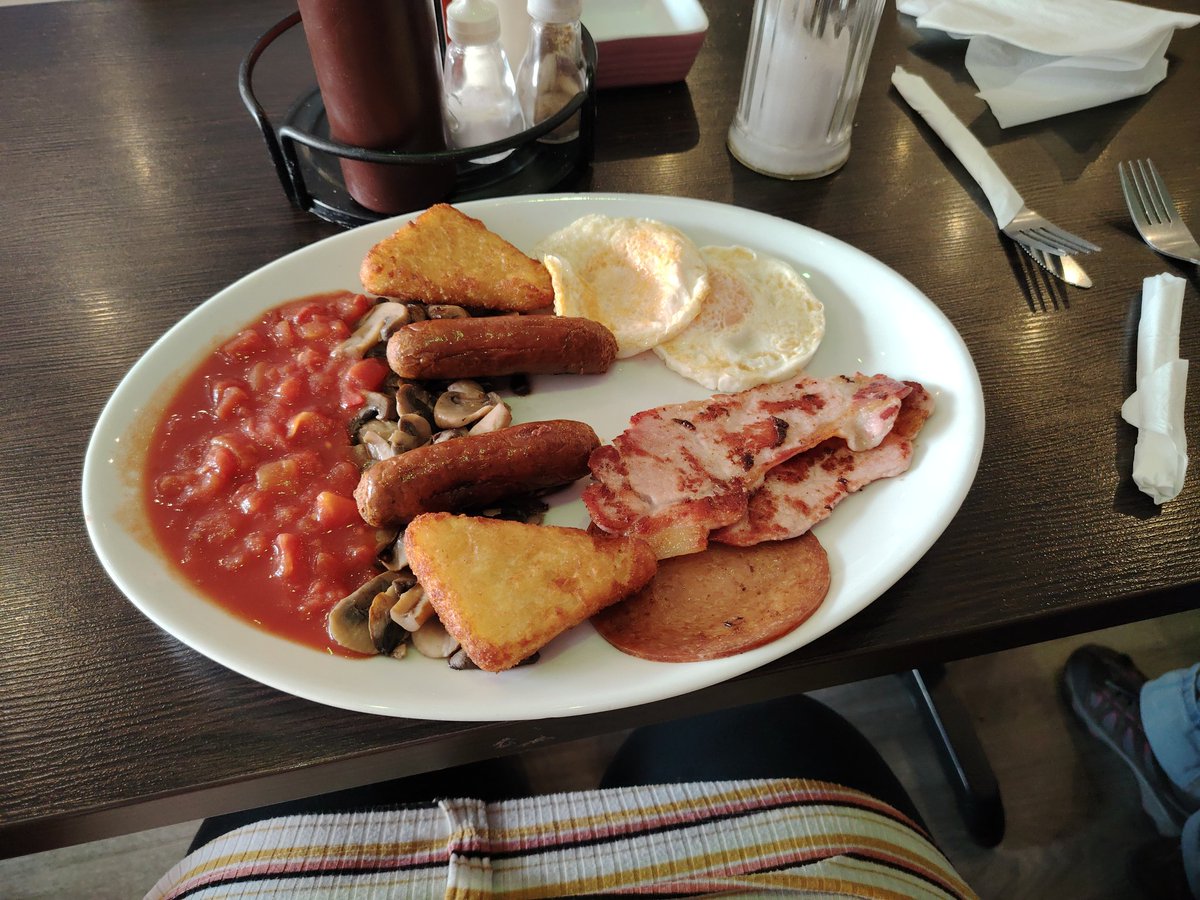 Katie Marie Hallatt tweet media