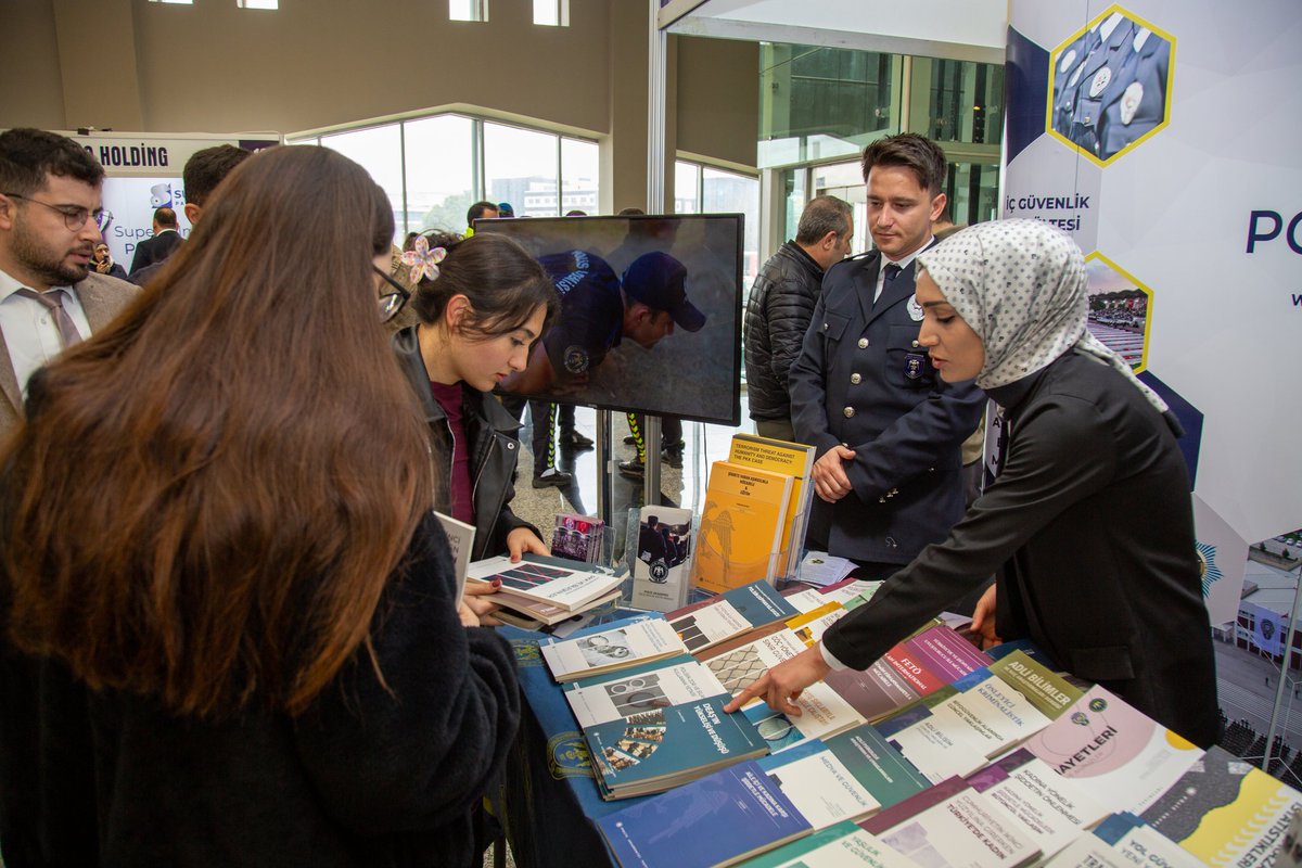 Polis Akademisi tweet media
