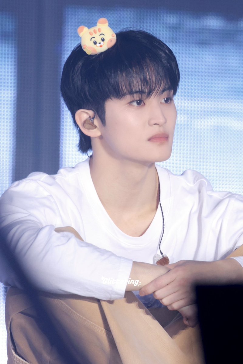 𝙂𝙡𝙞𝙩𝙩𝙚𝙧𝙞𝙣𝙜 tweet media