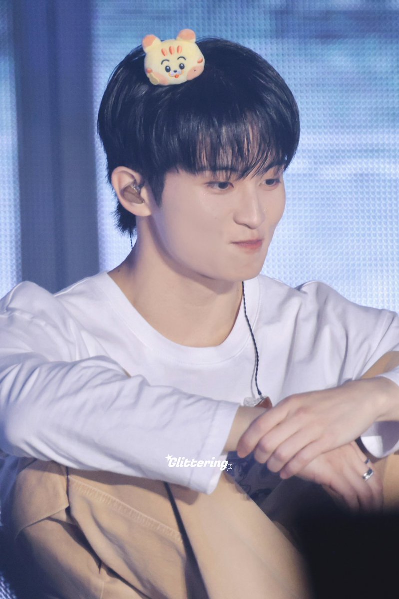 𝙂𝙡𝙞𝙩𝙩𝙚𝙧𝙞𝙣𝙜 tweet media