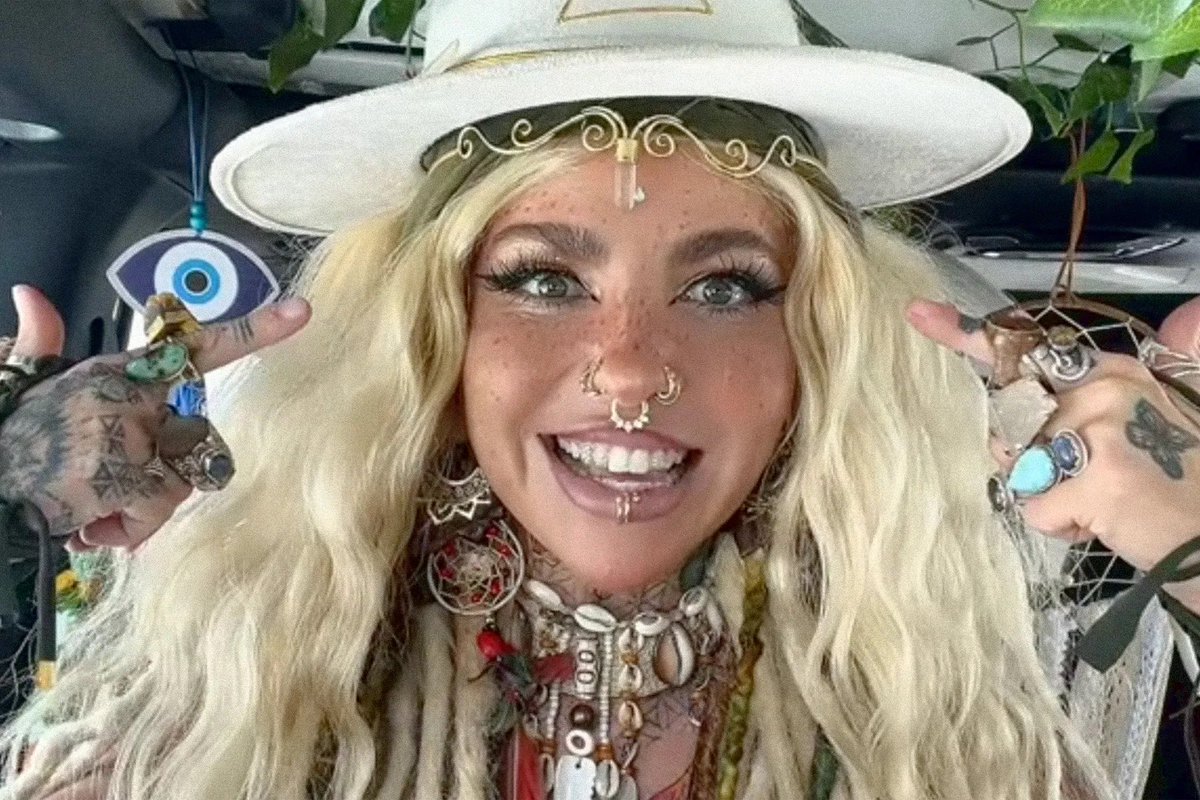 BECKYRONICA ELECTRONICA tweet media