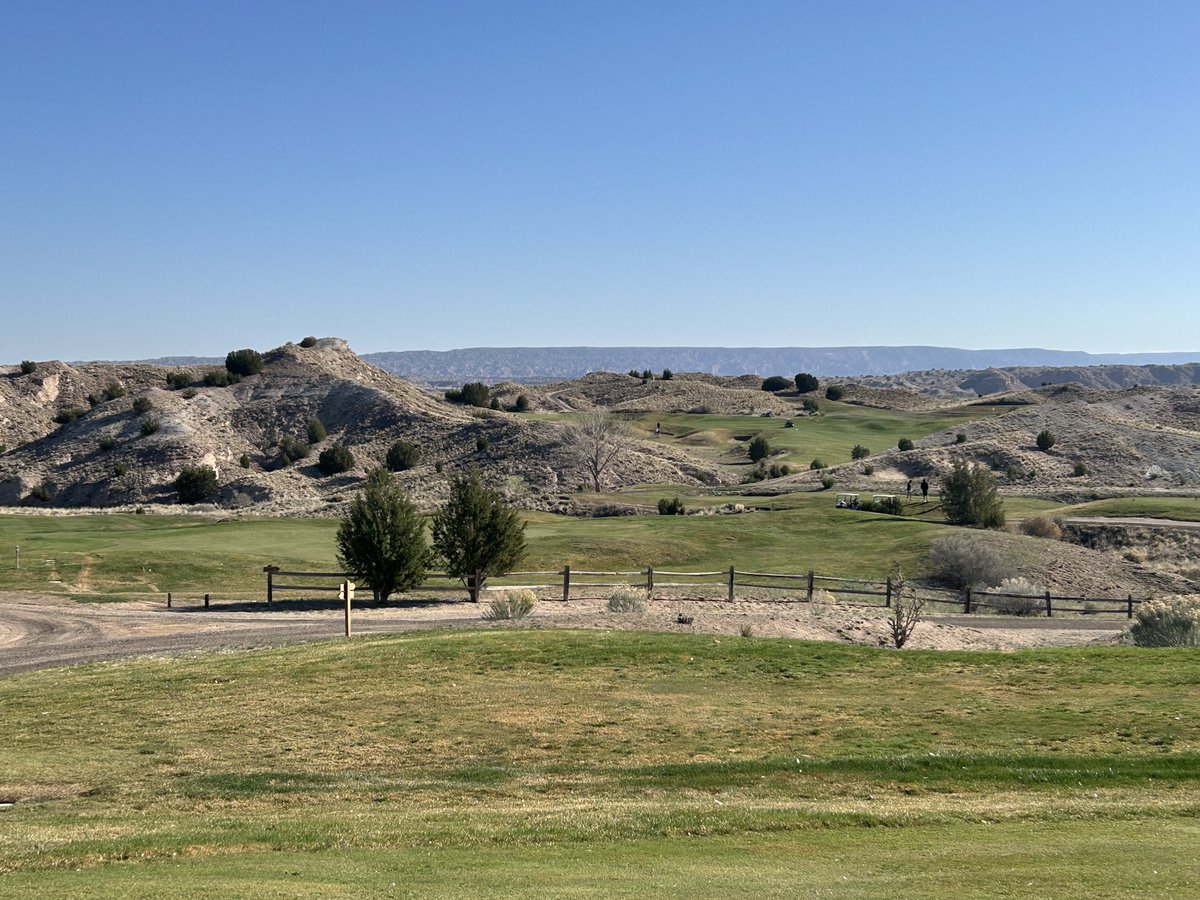 pal704's tweet photo. Great start to the weekend. The golf course is waking up with the warmer temperatures. Looking great heading into the season. #blackmesagolfclub https://t.co/hs6hKBRqRe