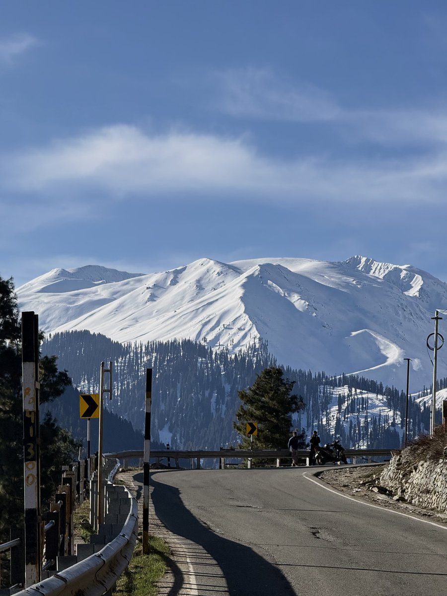 Farhat_naik_'s tweet photo. Sunshine peak Gulmarg ❣️

#Gulmarg https://t.co/o4q2mLaFkZ