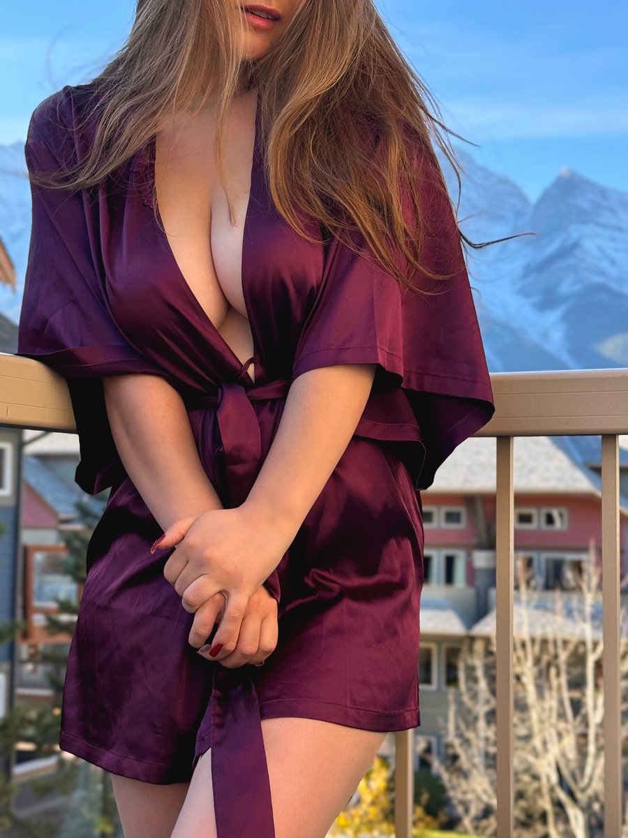 Fantasy Babe tweet media