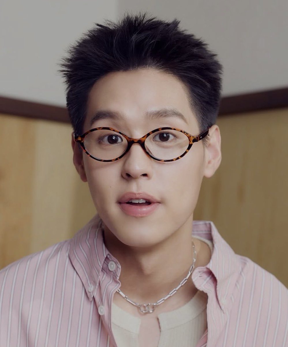 บทด* (busy💭) tweet media