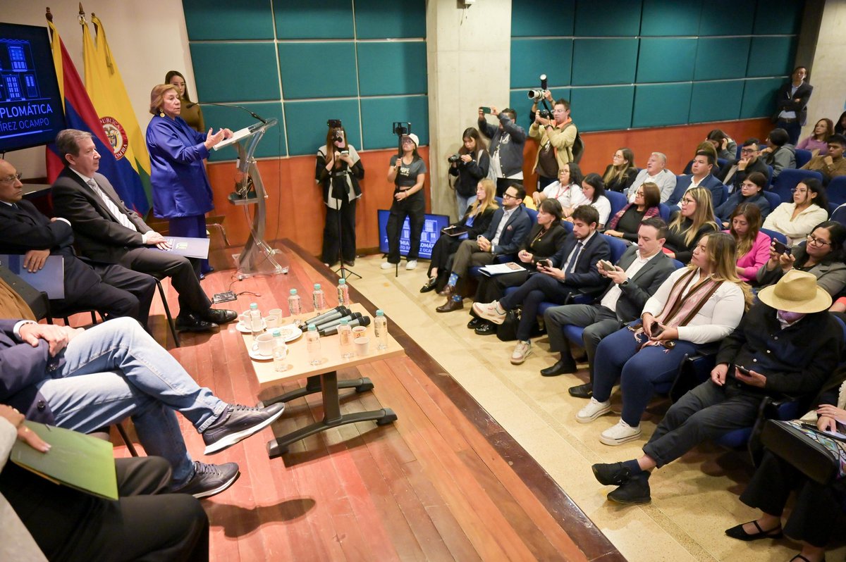 A esta hora, la Canciller Rosa Yolanda Villavicencio Mapy participa en el auditorio Aurelio Arturo de la Universidad Cooperativa de Colombia, en Pasto-Nariño, en el panel “Transformación del territorio e internacionalización: logros, desafíos y avances de la política exterior en