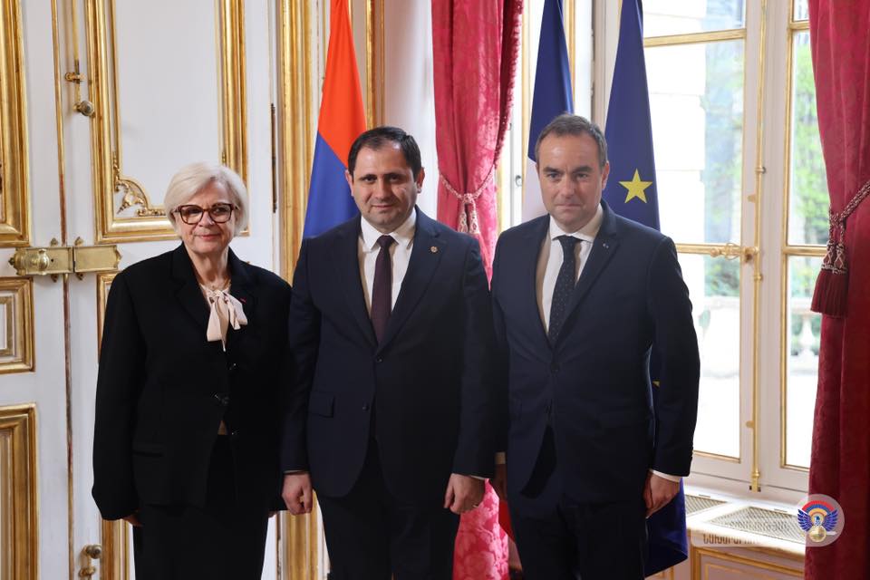 armenpress's tweet image. 🇦🇲Defense Minister Papikyan meets 🇫🇷#French Prime Minister

armenpress.am/en/article/124…