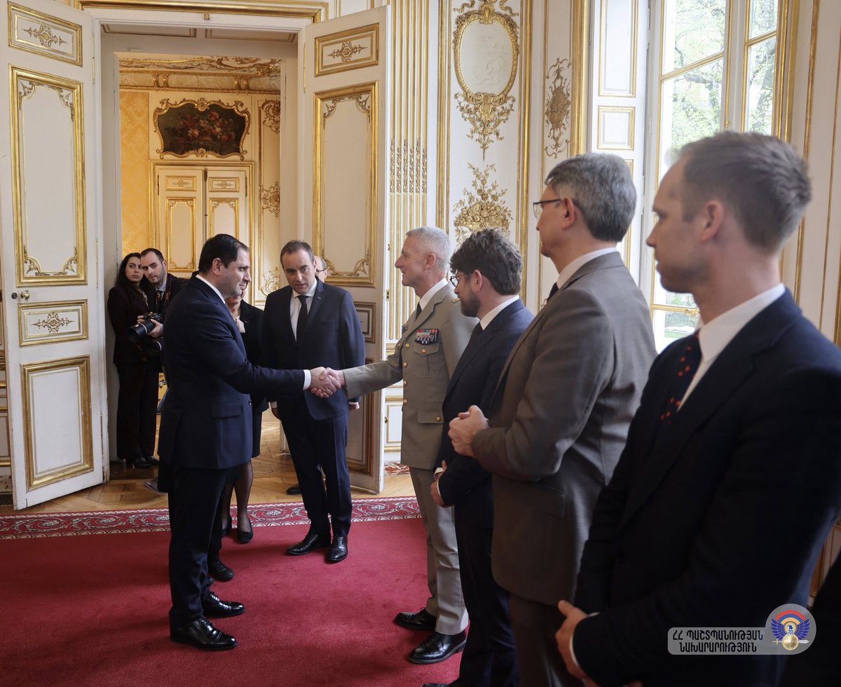 armenpress's tweet image. 🇦🇲Defense Minister Papikyan meets 🇫🇷#French Prime Minister

armenpress.am/en/article/124…